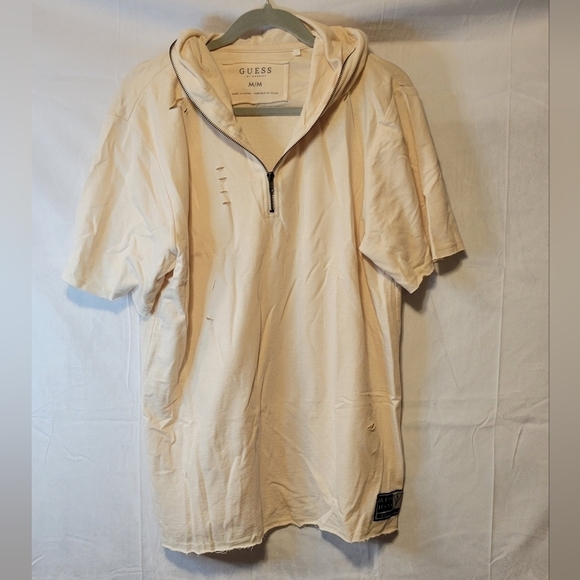 Guess Short Sleeve Quarter Zip Shirt with factory slots. Men's Size-Medium - Picture 1 of 6